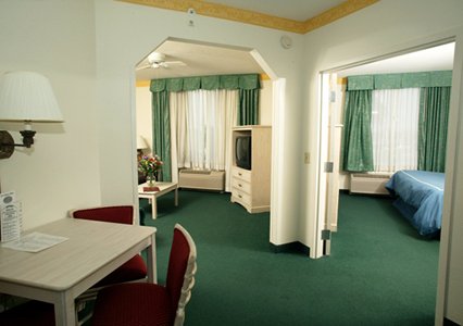 Comfort Suites Maingate East extérieur