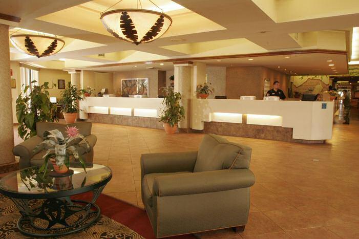 Maingate Lakeside Resort room