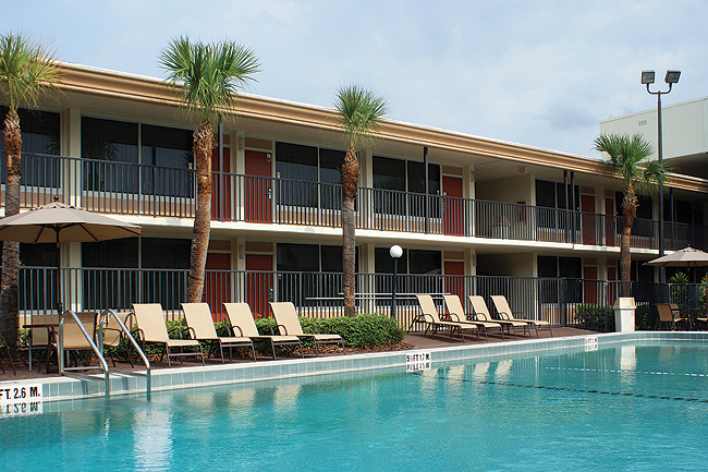 Ramada Gateway Kissimmee exterior