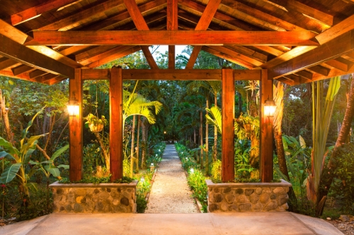 The Lodge At Pico Bonito extérieur le soir