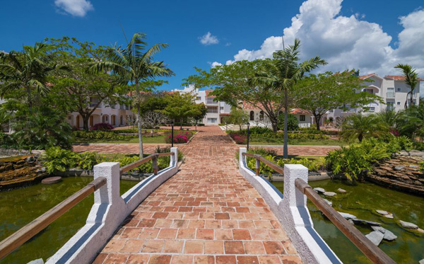 Cadaques Bayahibe pool