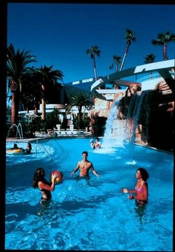 Mgm Grand pool