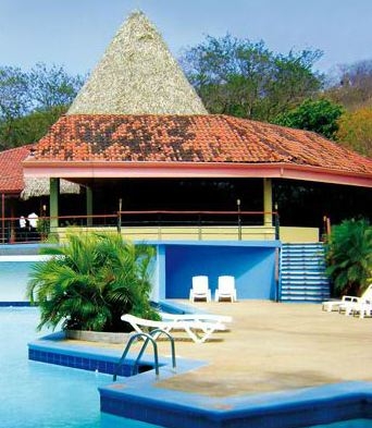 Sol Papagayo pool