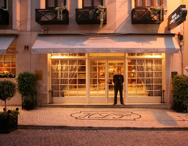 Lisboa Plaza entrance