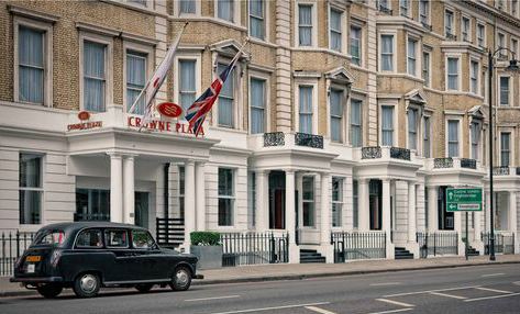 Crowne Plaza Kensington exterior