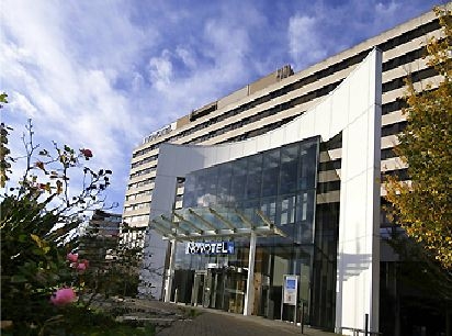 NOVOTEL LONDON WEST exterior