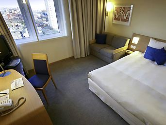 NOVOTEL LONDON WEST exterior