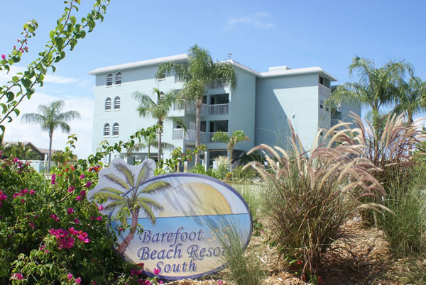 Barefoot Beach Hotel Madeira Beach grounds