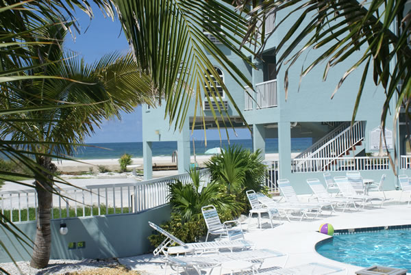 Barefoot Beach Hotel Madeira Beach terrain