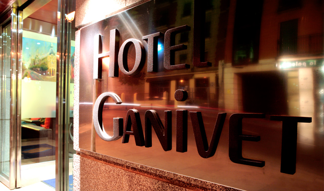 Hotel Ganivet entrance