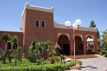 Royal Decameron Issil interior pool