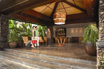 Outrigger Aina Nalu Resort lobby