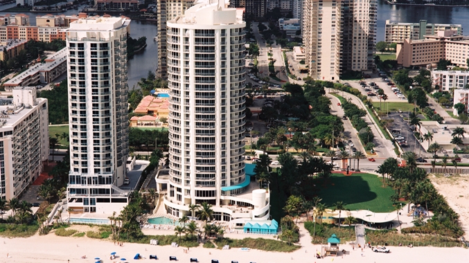 Doubletree Ocean Point Resort extérieur