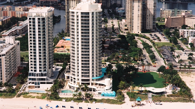 Doubletree Ocean Point Resort extérieur