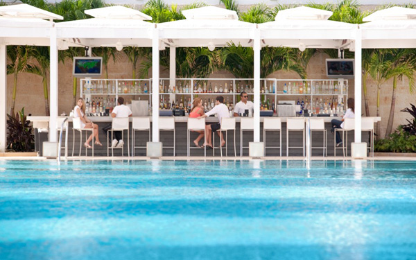 Fontainebleau Miami exterior