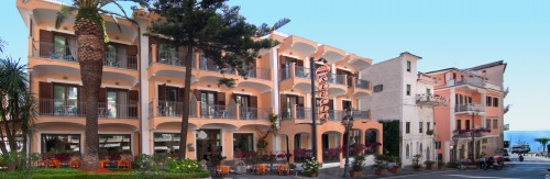 Hotel Santa Lucia exterior