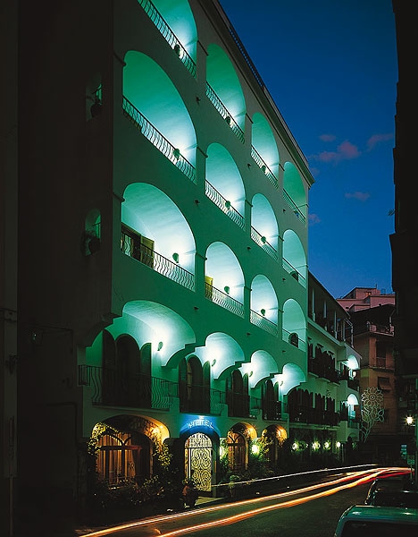 Villa Romana Hotel exterior at night