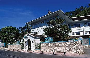 Doctors Cave Beach Hotel exterior