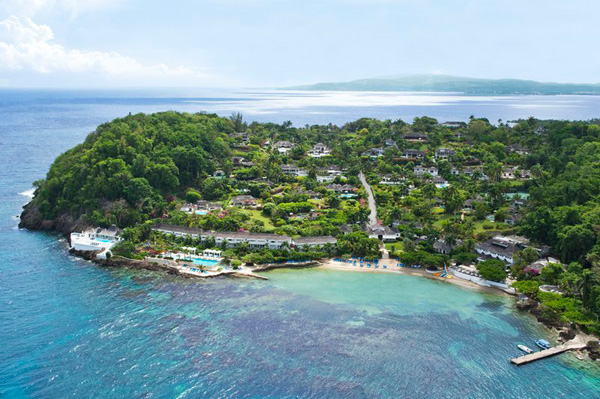 Round Hill Hotel beach