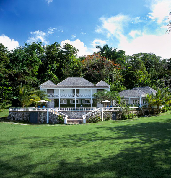 Round Hill Hotel beach