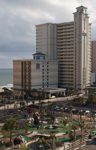 Bw Carolinian Oceanfront Inn and Suites exterior at night