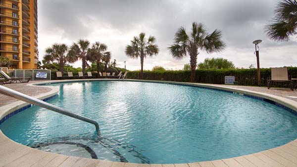 Bw Carolinian Oceanfront Inn and Suites exterior at night