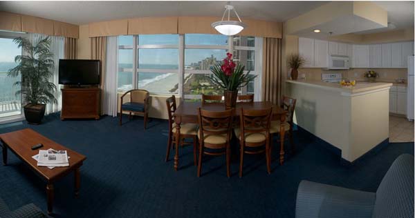 Bw Carolinian Oceanfront Inn and Suites extérieur le soir