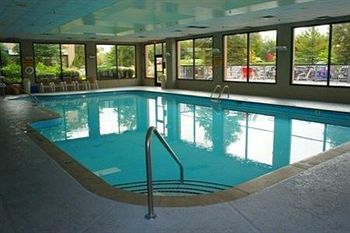 Radisson Opryland interior pool