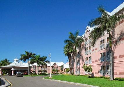 Comfort Suites Paradise Island exterior 2