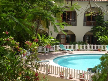 Charela Inn piscine