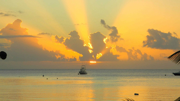 Oualie Beach Resort coucher du soleil a la plage