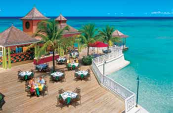 Beaches Ocho Rios Resort And Golf Club chaises de piscines