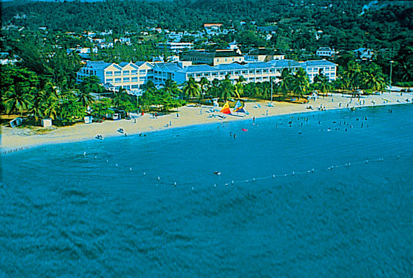 Rooms Ocho Rios pool