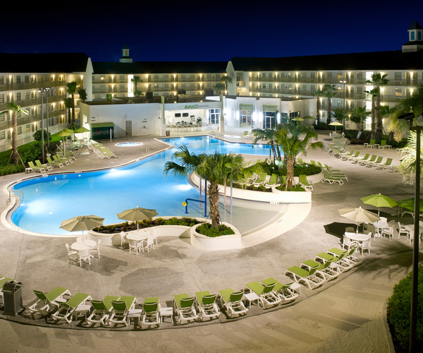 Avanti Orlando Hotel exterior at night