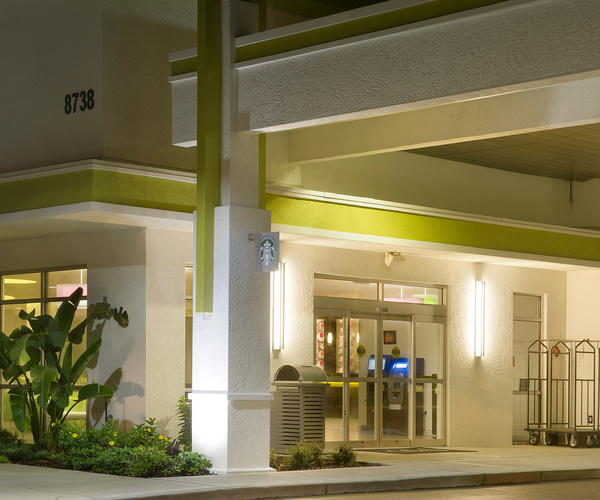 Avanti Orlando Hotel exterior at night