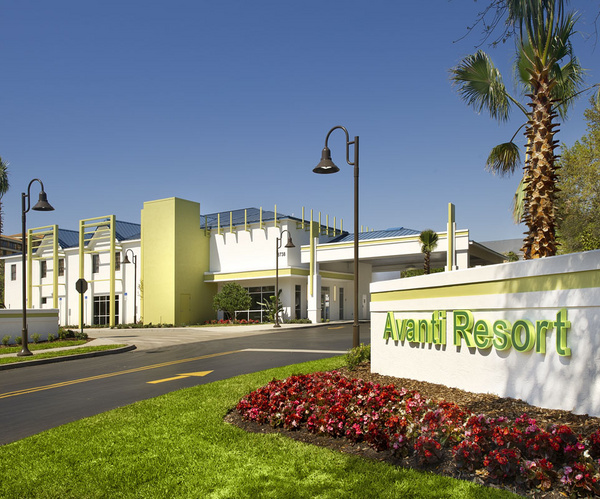 Avanti Orlando Hotel exterior at night