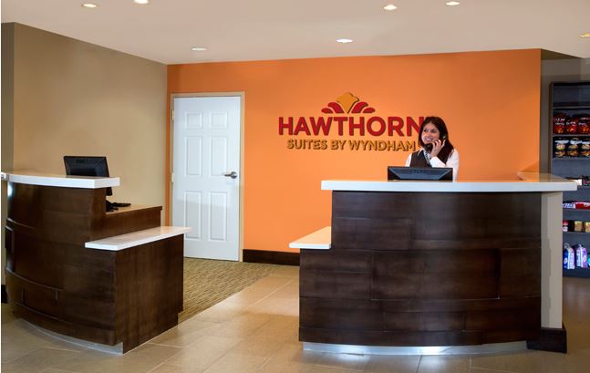 Hawthorn Suites Wyndham Universal exterior