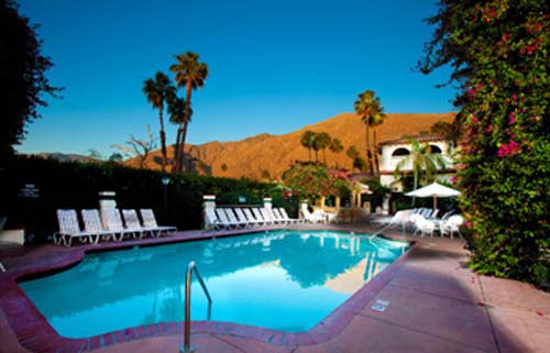 Bw Las Brisas Hotel exterior at night