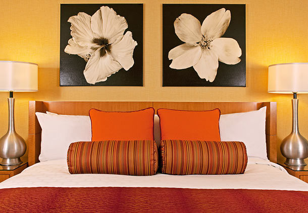 Renaissance Palm Springs Hotel extérieur le soir