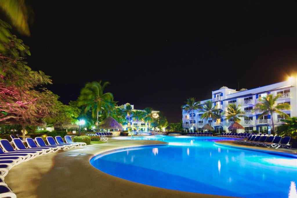 Playa Blanca Resort piscine
