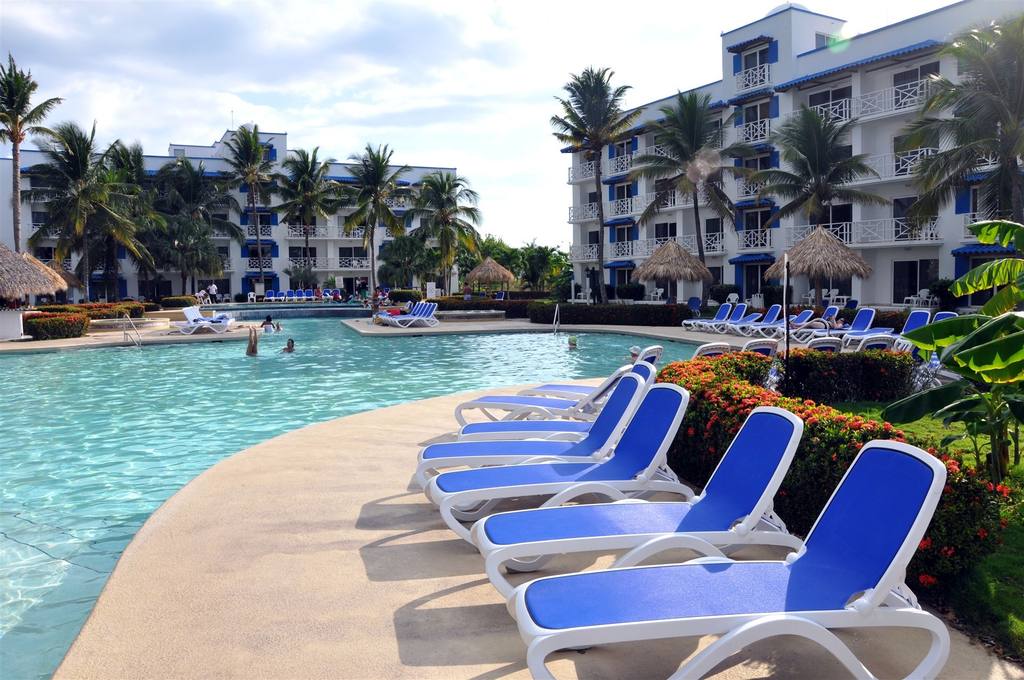 Playa Blanca Resort piscine