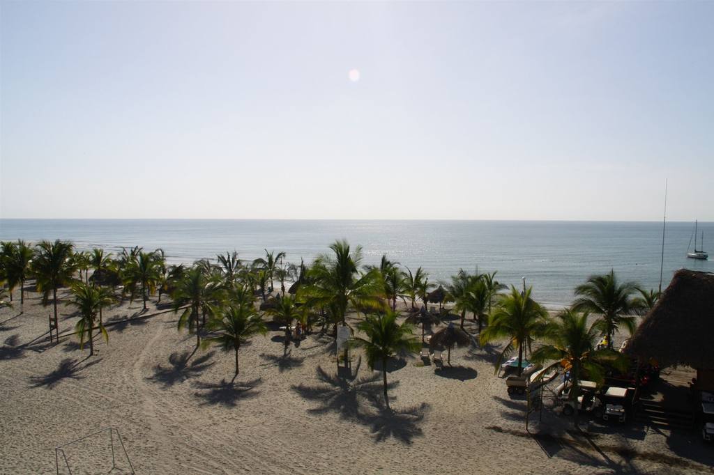 Playa Blanca Resort piscine