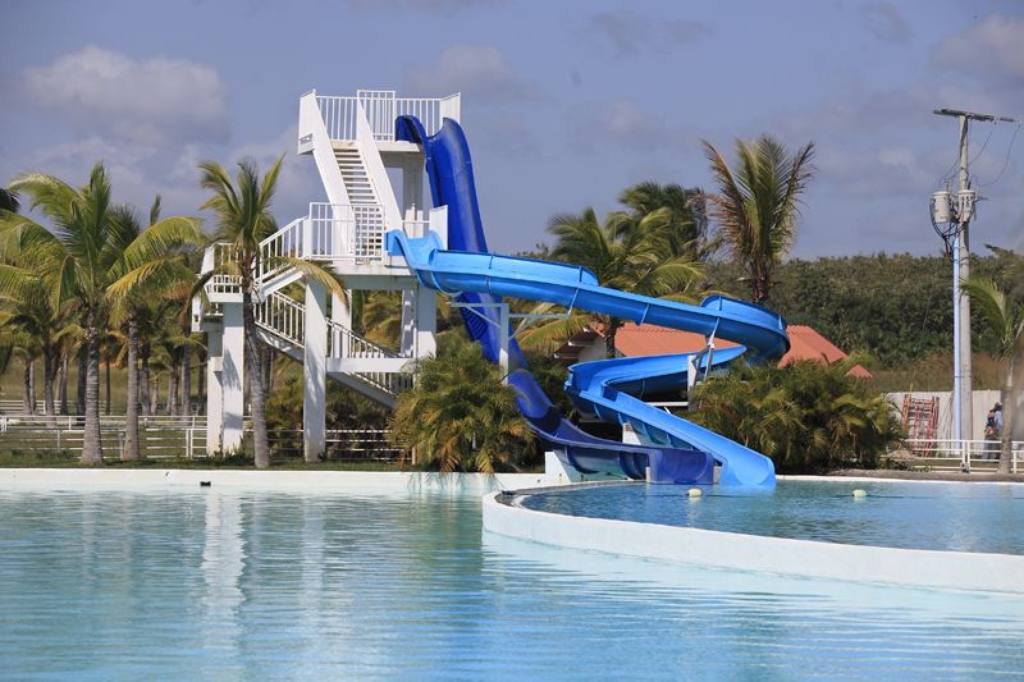 Playa Blanca Resort piscine