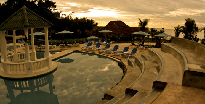 Superclubs Breezes Panama Resort And Spa extérieur le soir