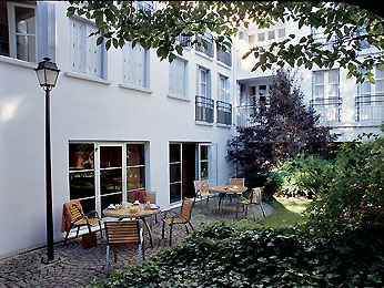 Adagio Paris Montmartre exterior