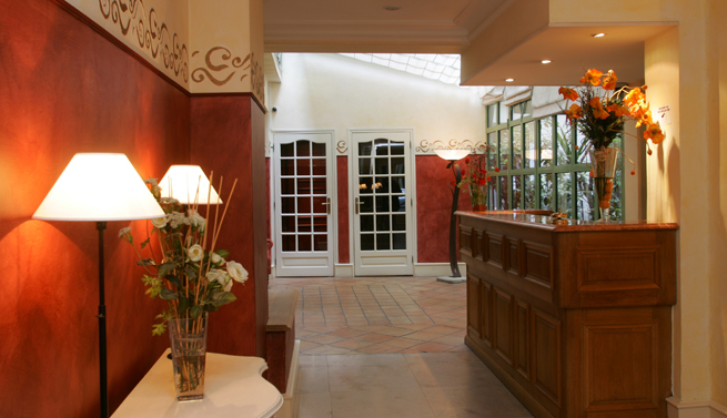 Hotel Jardin Le Brea reception