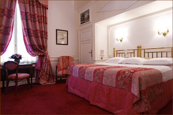 Hotel Regina Paris extérieur 2