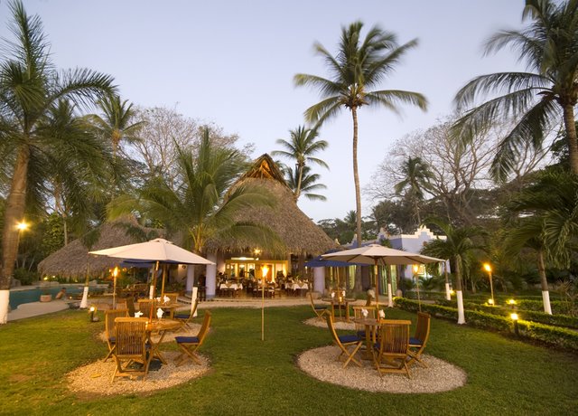 Bahia Del Sol Beachfront Hotel exterior