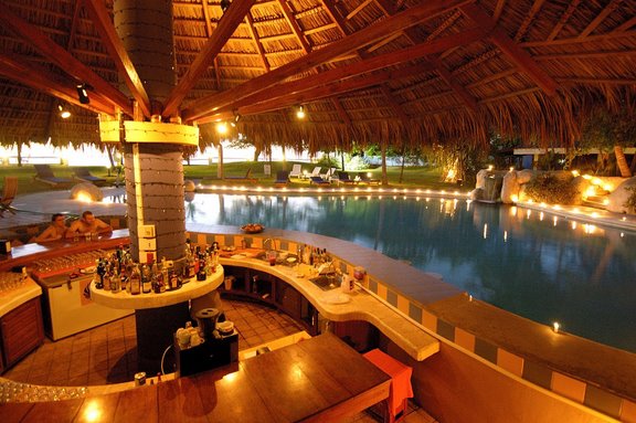 Bahia Del Sol Beachfront Hotel exterior