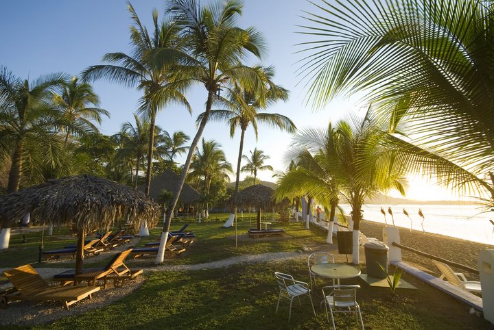 Bahia Del Sol Beachfront Hotel exterior